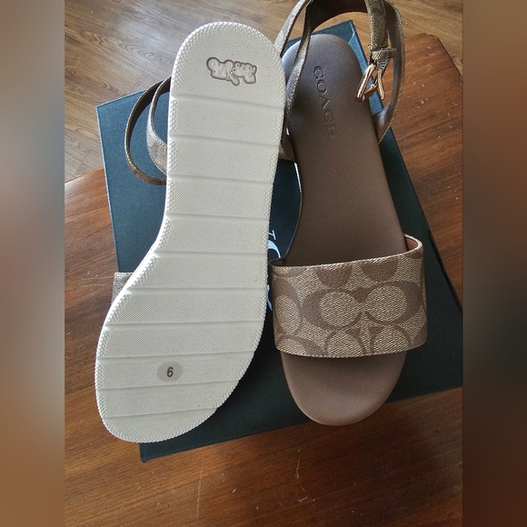 New authentic COACH, size 9 Tan sandals - Picture 2 of 4